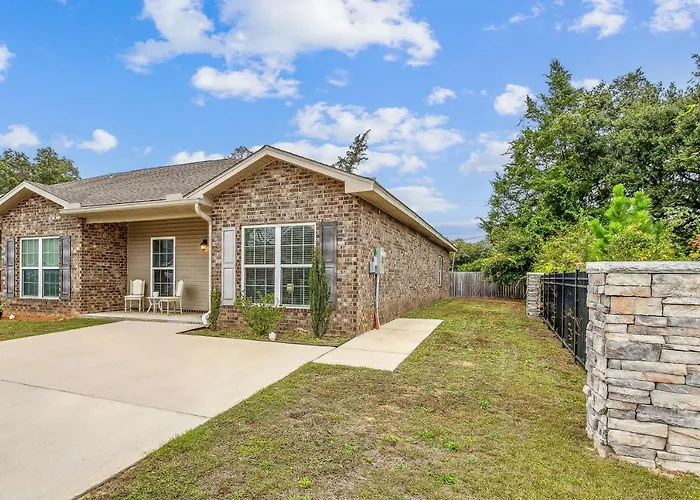 Lovely Town-Home In Pensacola
