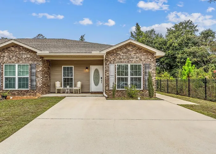 Lovely Town-Home In Pensacola