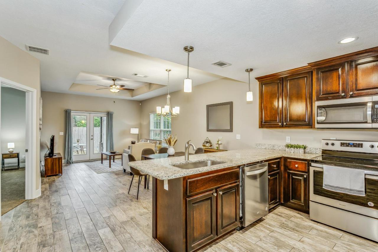 Lovely Town-home In * Pensacola